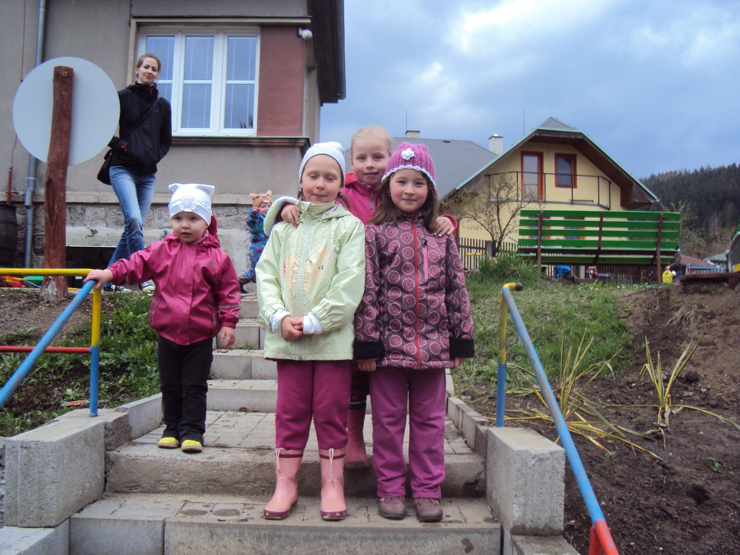 image025